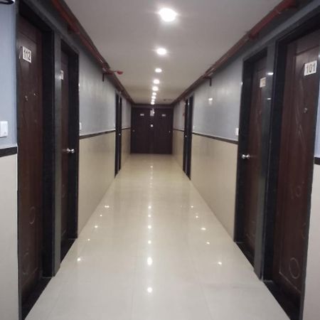 Infinity Rooms & Banquet Surat Exteriör bild