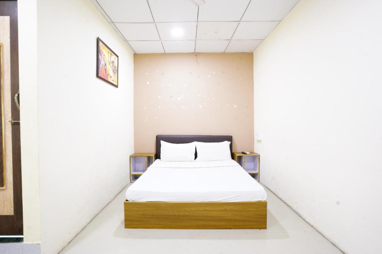 Infinity Rooms & Banquet Surat Exteriör bild
