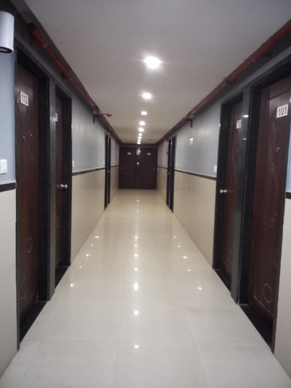 Infinity Rooms & Banquet Surat Exteriör bild