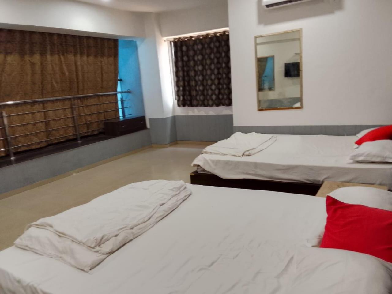 Infinity Rooms & Banquet Surat Exteriör bild